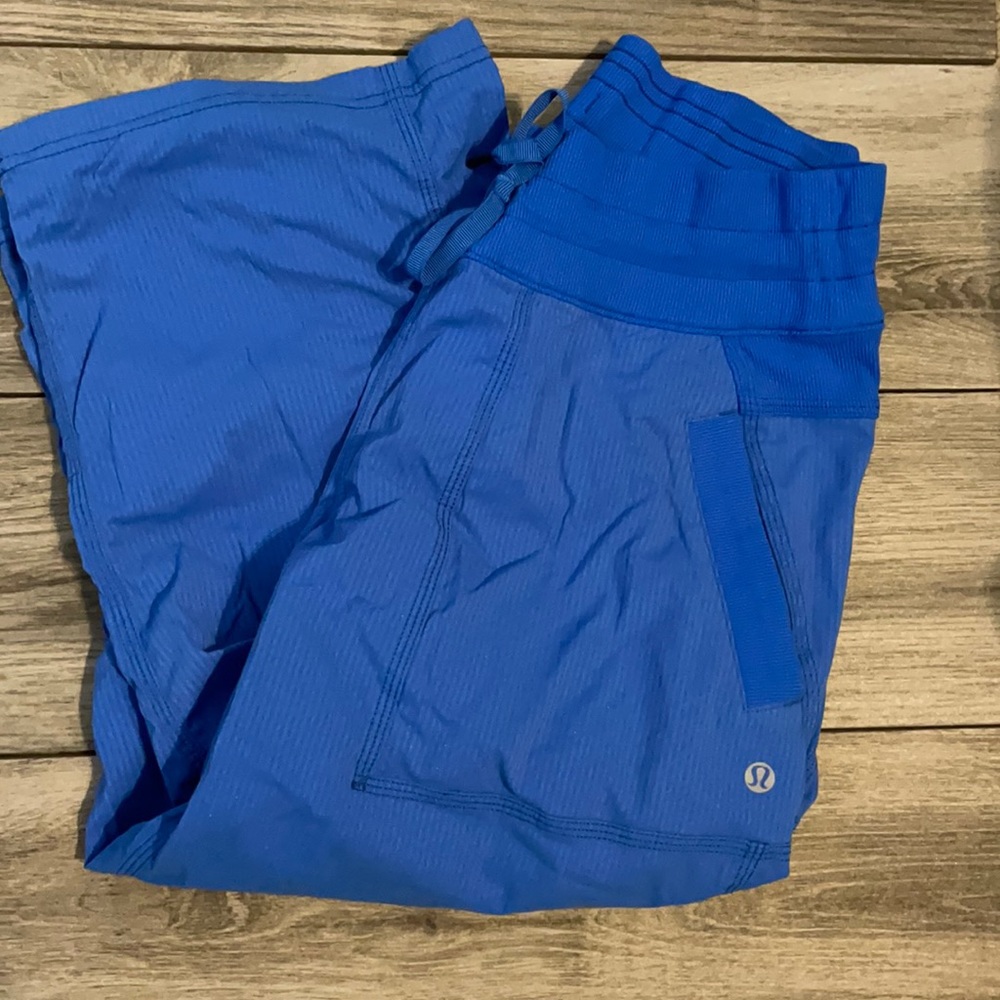 Lululemon capris size 6